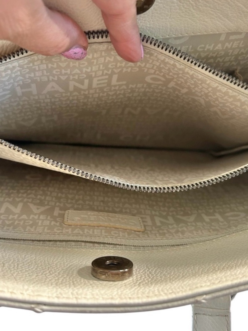 Authentic Chanel White Quilted Large Tote Bag with Top Handles Silver hardware - Picture 13 of 14